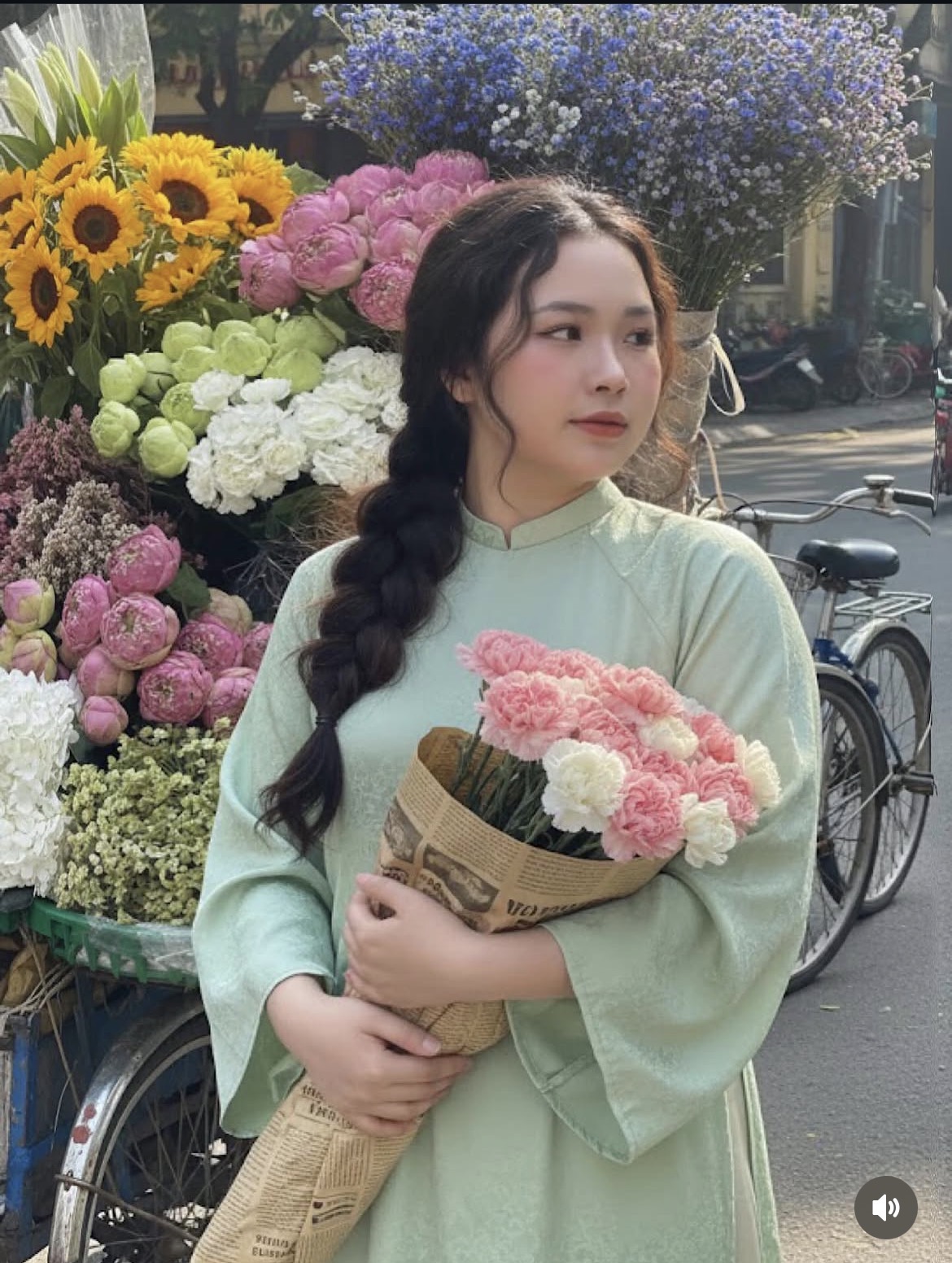 Chị Hương